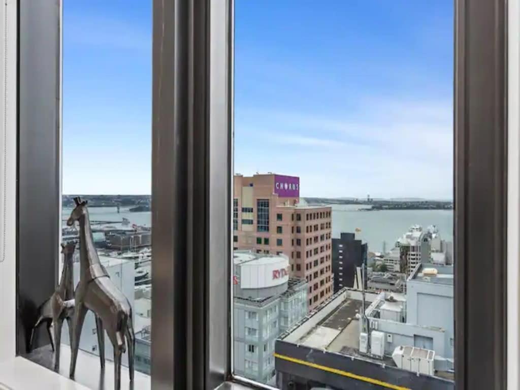 Stunning Apartment Amazing View Near Sky Tower Оукланд Екстериор снимка