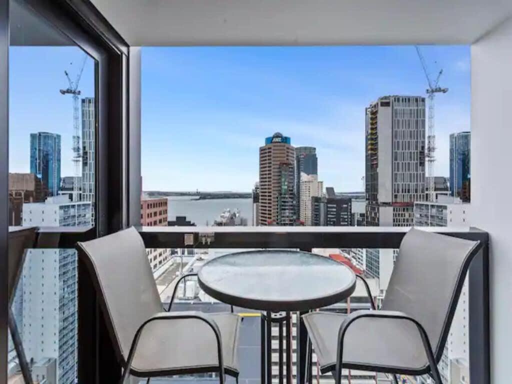 Stunning Apartment Amazing View Near Sky Tower Оукланд Екстериор снимка
