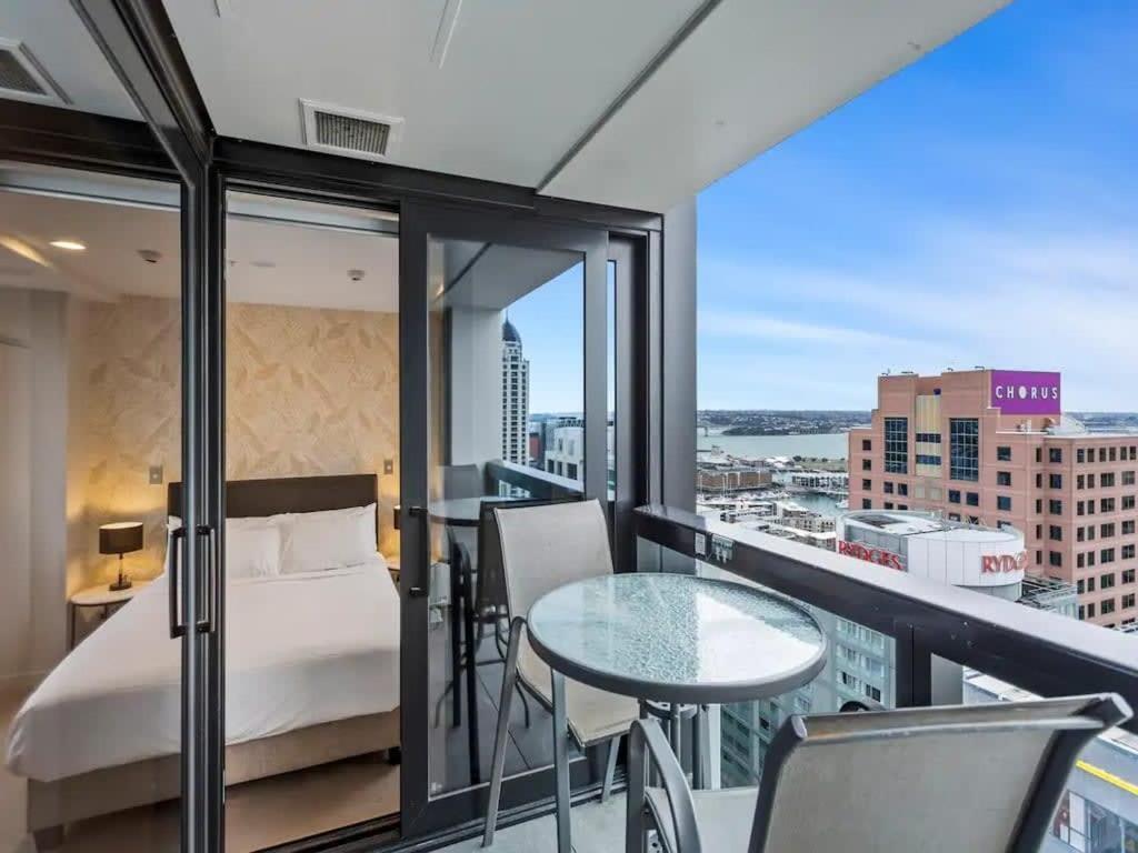 Stunning Apartment Amazing View Near Sky Tower Оукланд Екстериор снимка